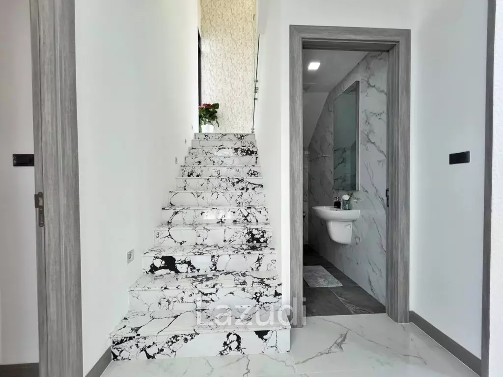 Luxurious 4-Bedroom 407.9 SQ.M Villa in Layan Chak Nok