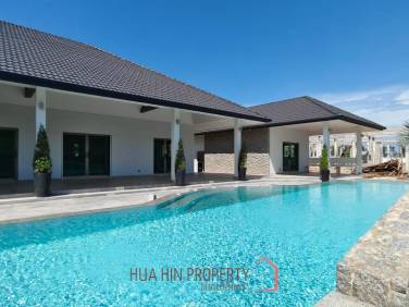 Luxurious Modern Villa with Mountain Views