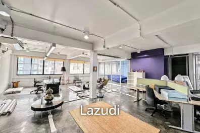 Ultra Luxury Modern Building in Khlong Toei Bangkok