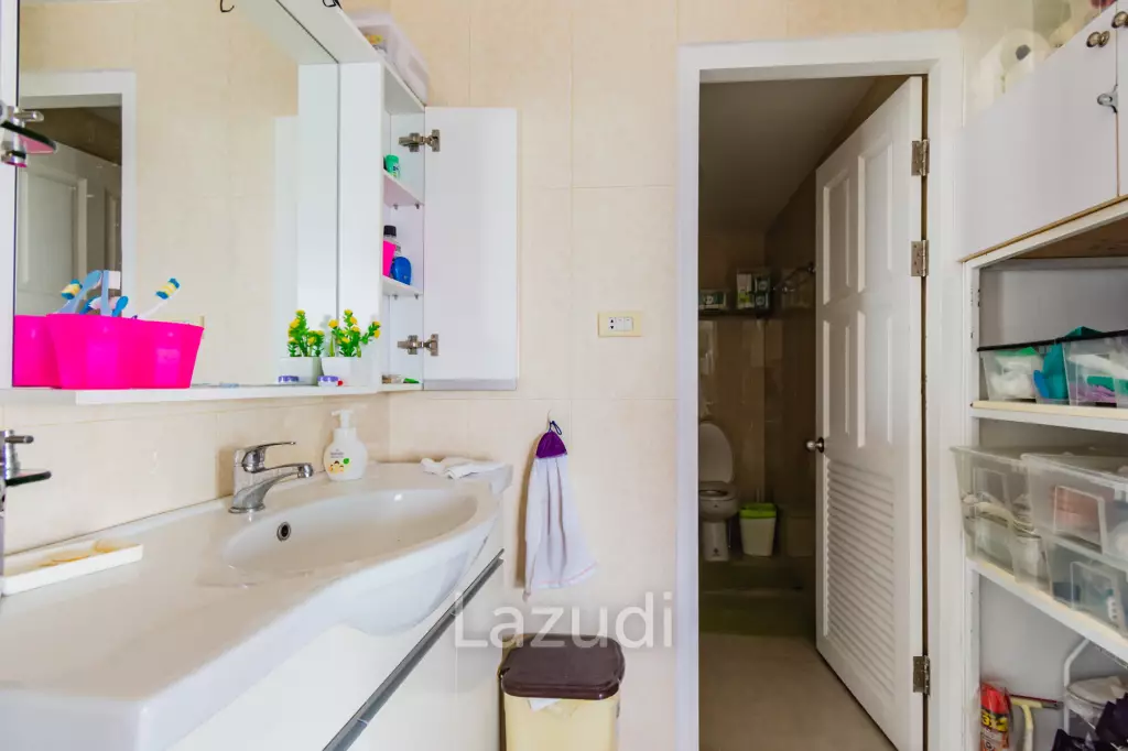 CONDOCHAIN : 1 Bed Beachfront condo for sale