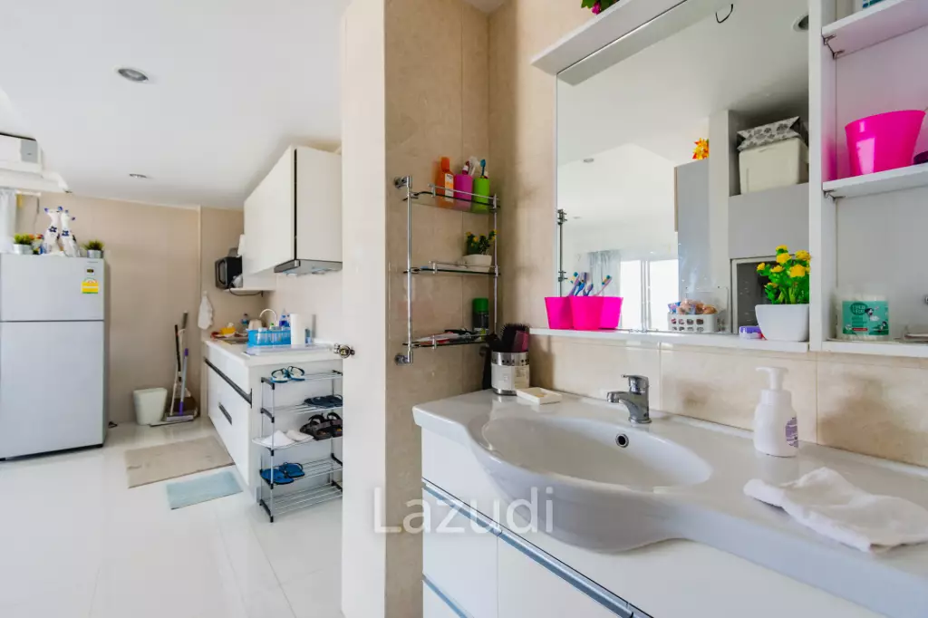 CONDOCHAIN : 1 Bed Beachfront condo for sale