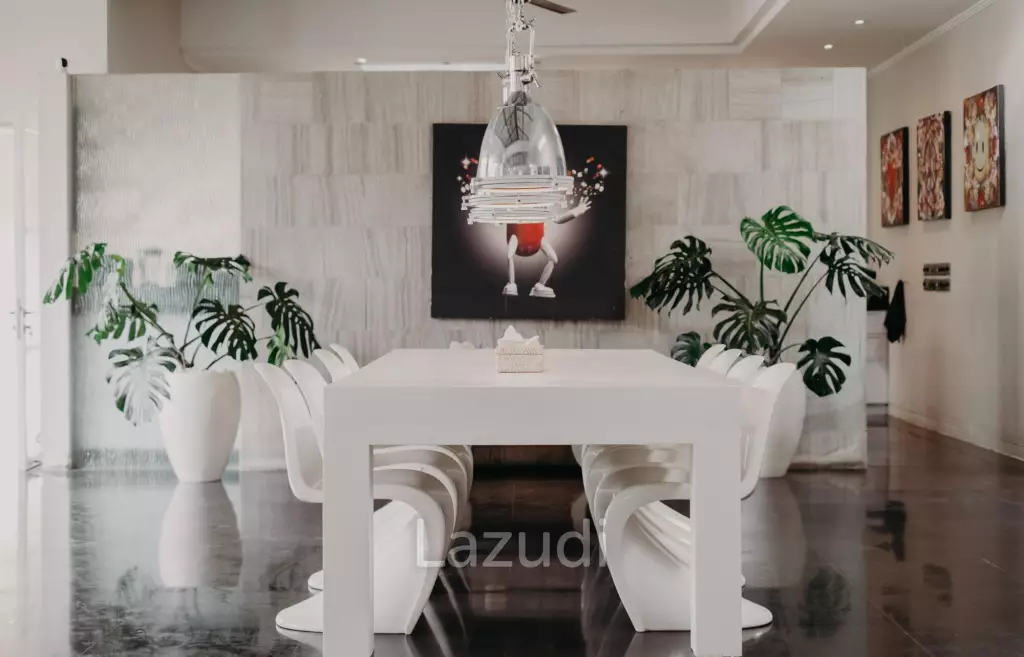 Spacious Four Bedroom Family Villa On Beachside Sanur