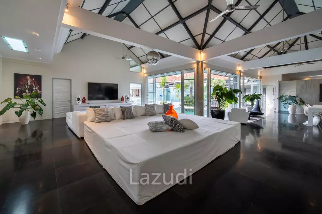 Spacious Four Bedroom Family Villa On Beachside Sanur
