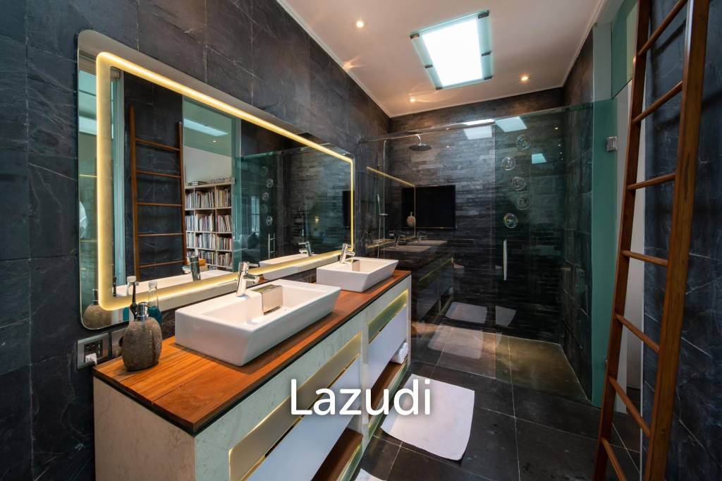 Spacious Four Bedroom Family Villa On Beachside Sanur