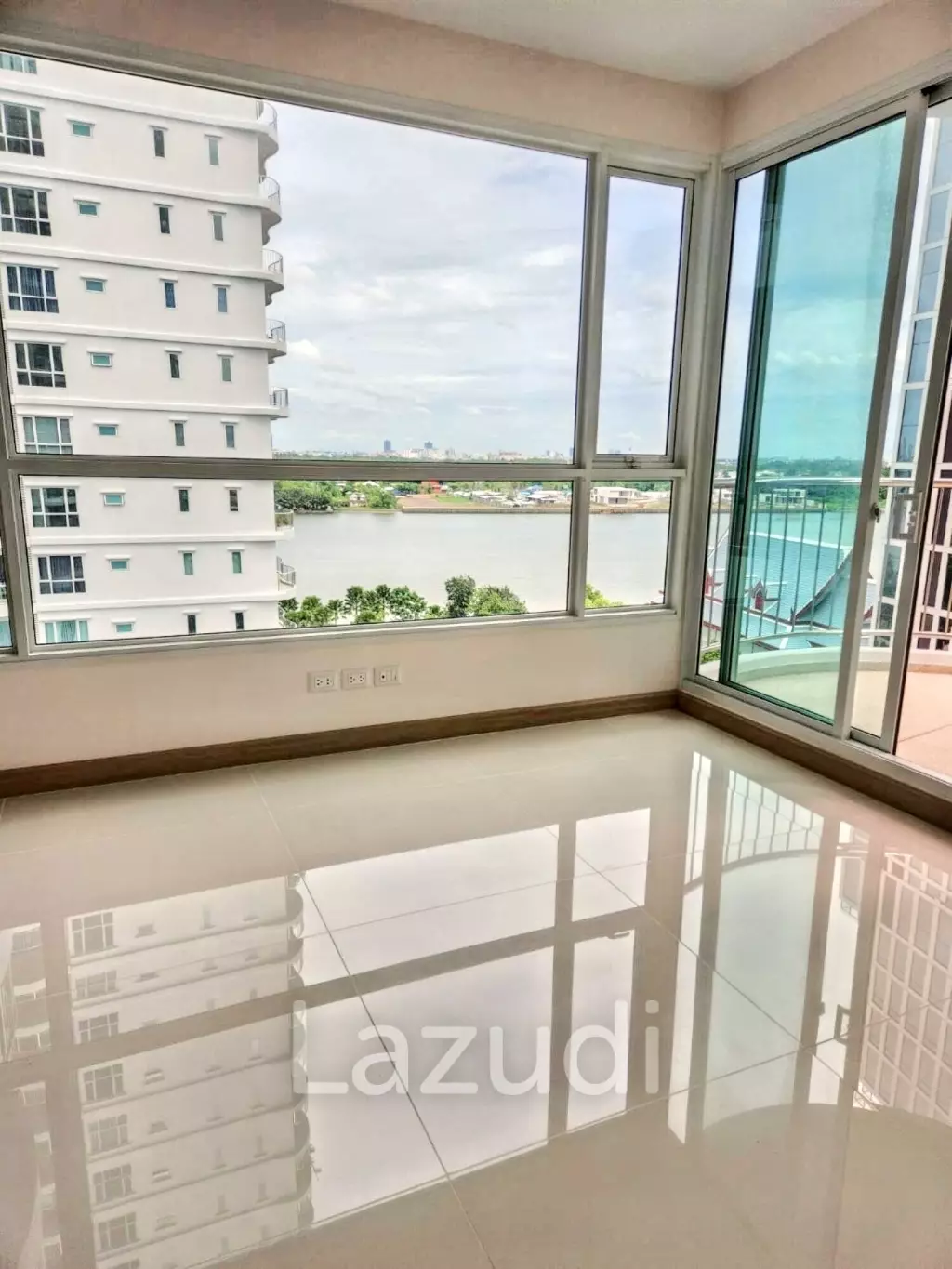 1 Bed 1 Bath 99 SQ.M Supalai Riva Grande