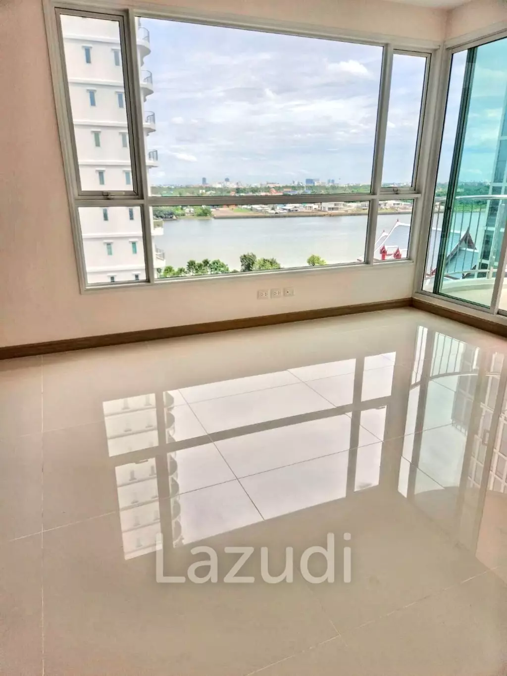 1 Bed 1 Bath 99 SQ.M Supalai Riva Grande