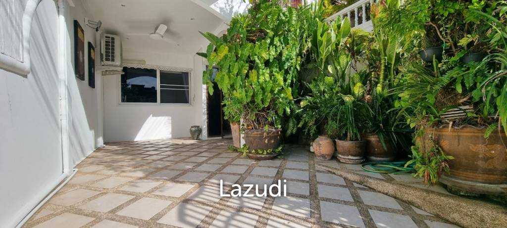 3 Beds 3 Baths 220 SQ.M. Townhouse in Pratumnak