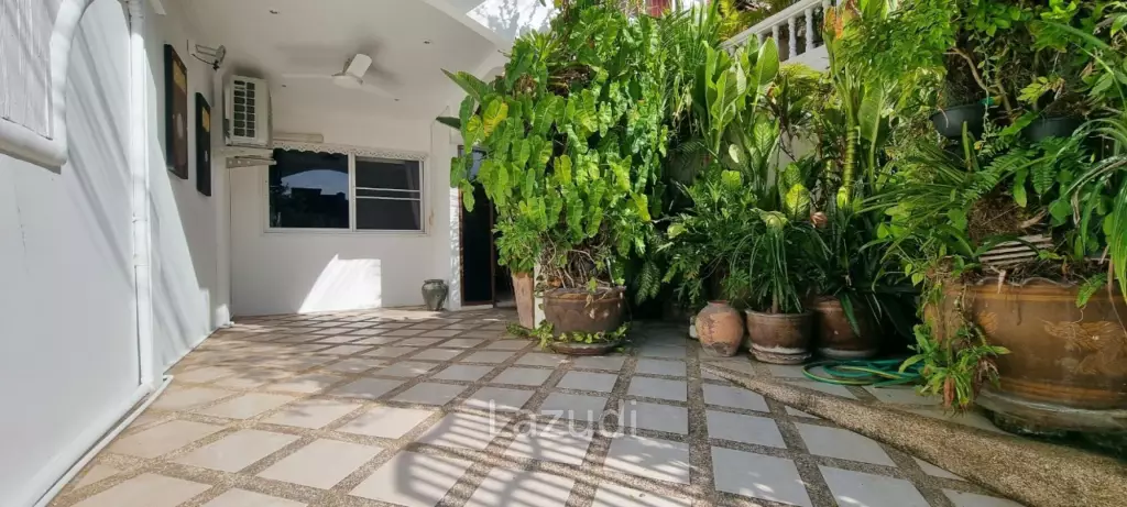 3 Beds 3 Baths 220 SQ.M. Townhouse in Pratumnak