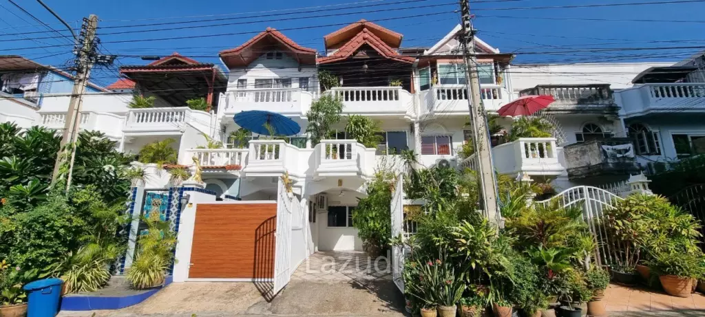 3 Beds 3 Baths 220 SQ.M. Townhouse in Pratumnak