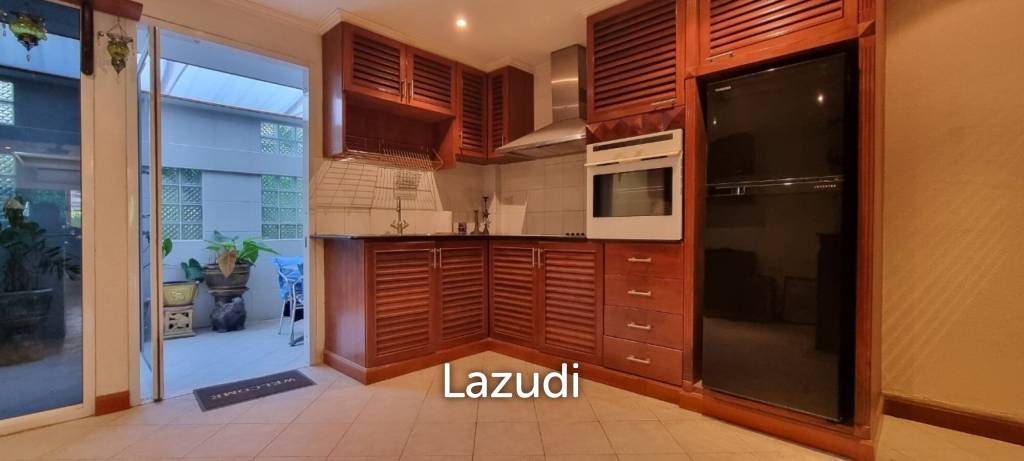 3 Beds 3 Baths 220 SQ.M. Townhouse in Pratumnak