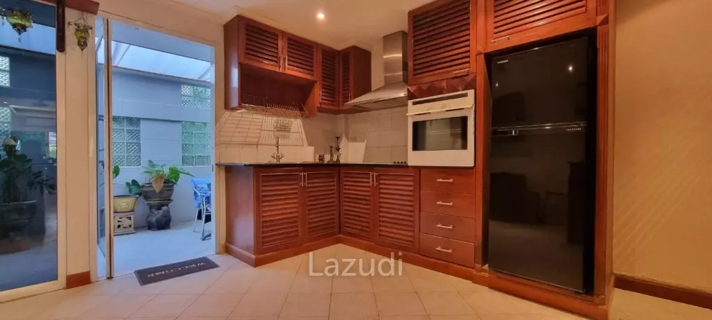 3 Beds 3 Baths 220 SQ.M. Townhouse in Pratumnak