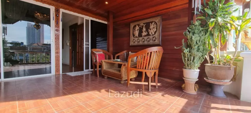 3 Beds 3 Baths 220 SQ.M. Townhouse in Pratumnak