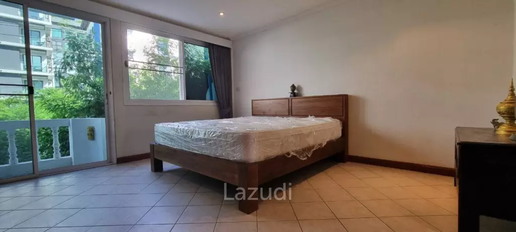 3 Beds 3 Baths 220 SQ.M. Townhouse in Pratumnak