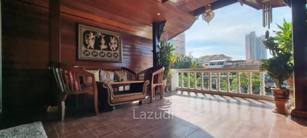 3 Beds 3 Baths 220 SQ.M. Townhouse in Pratumnak