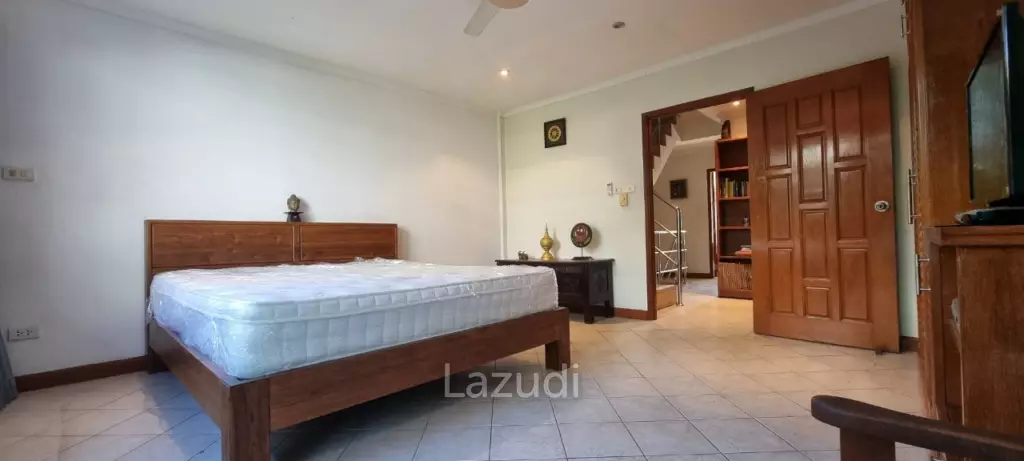 3 Beds 3 Baths 220 SQ.M. Townhouse in Pratumnak