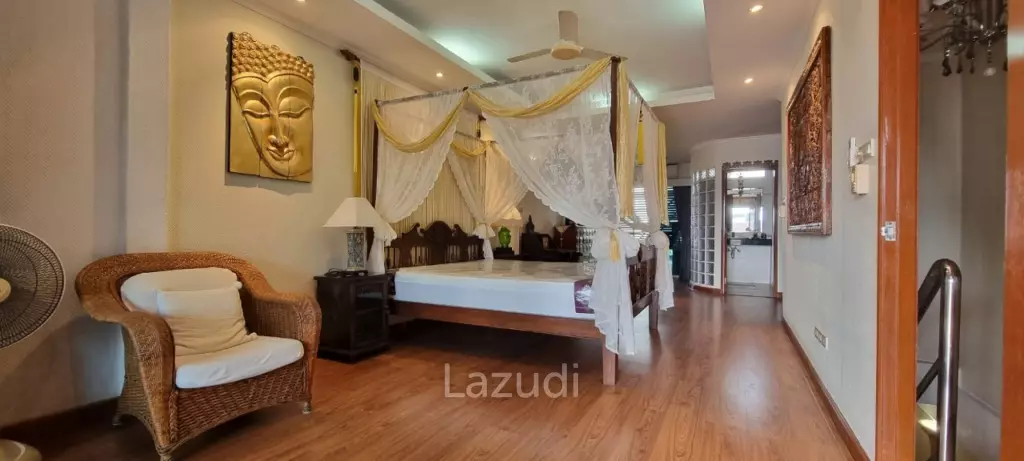 3 Beds 3 Baths 220 SQ.M. Townhouse in Pratumnak