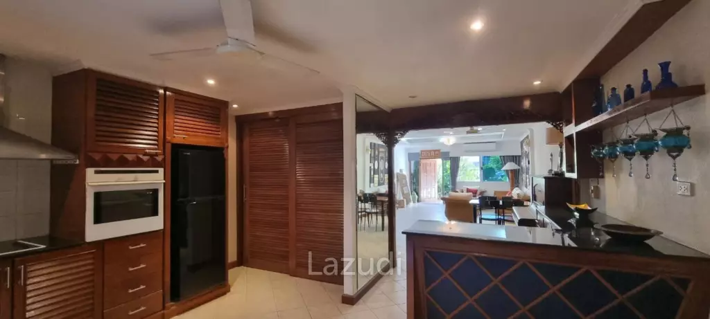 3 Beds 3 Baths 220 SQ.M. Townhouse in Pratumnak