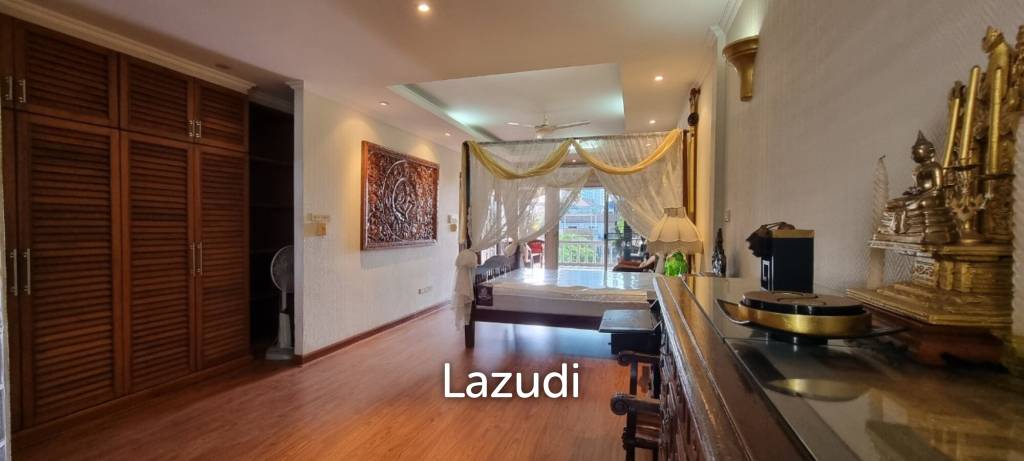 3 Beds 3 Baths 220 SQ.M. Townhouse in Pratumnak