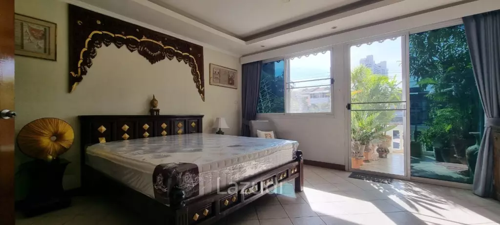 3 Beds 3 Baths 220 SQ.M. Townhouse in Pratumnak