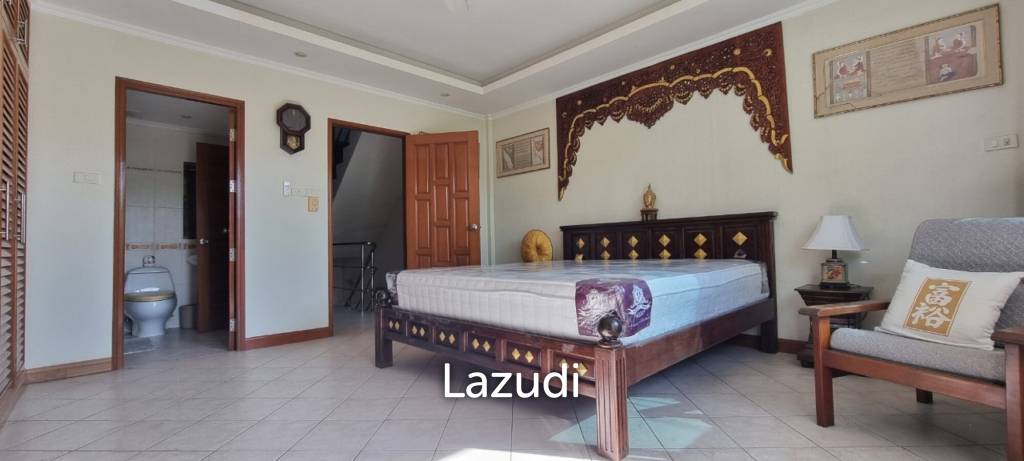 3 Beds 3 Baths 220 SQ.M. Townhouse in Pratumnak