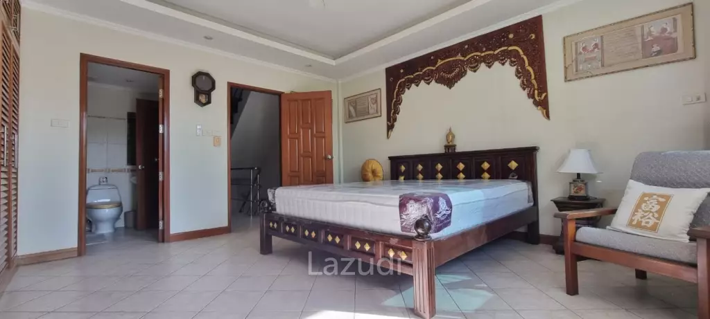 3 Beds 3 Baths 220 SQ.M. Townhouse in Pratumnak