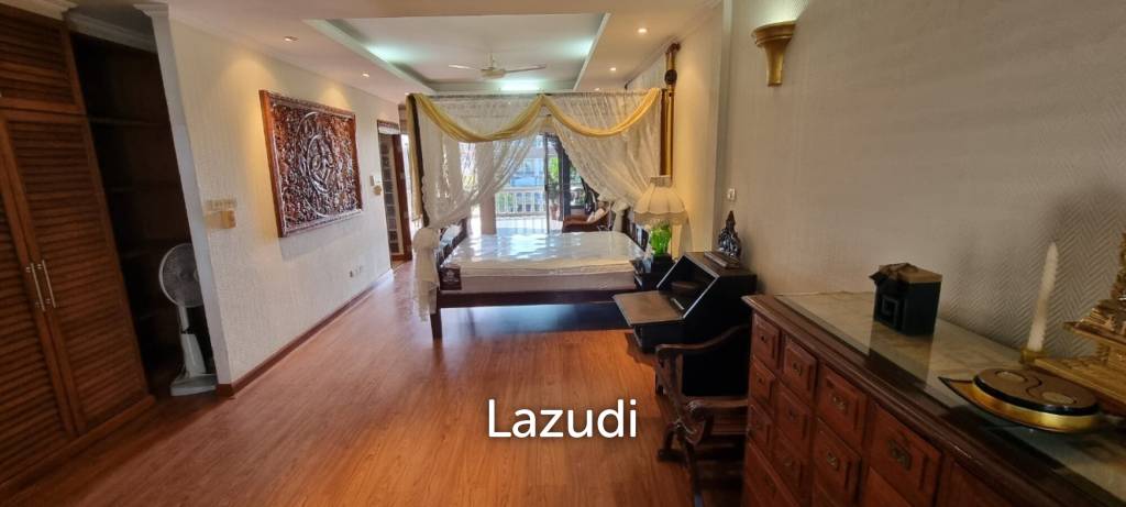 3 Beds 3 Baths 220 SQ.M. Townhouse in Pratumnak