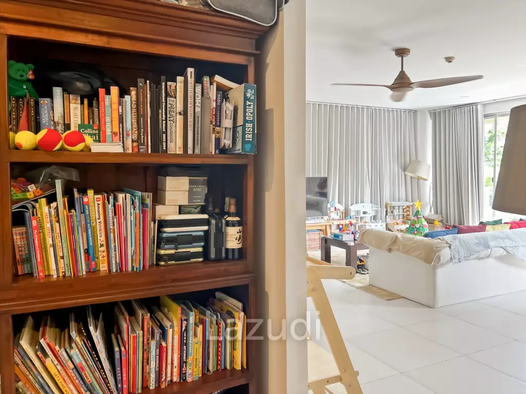 Pool Access 2 Bedroom Condo in Baan Thew Talay Aqua Marine