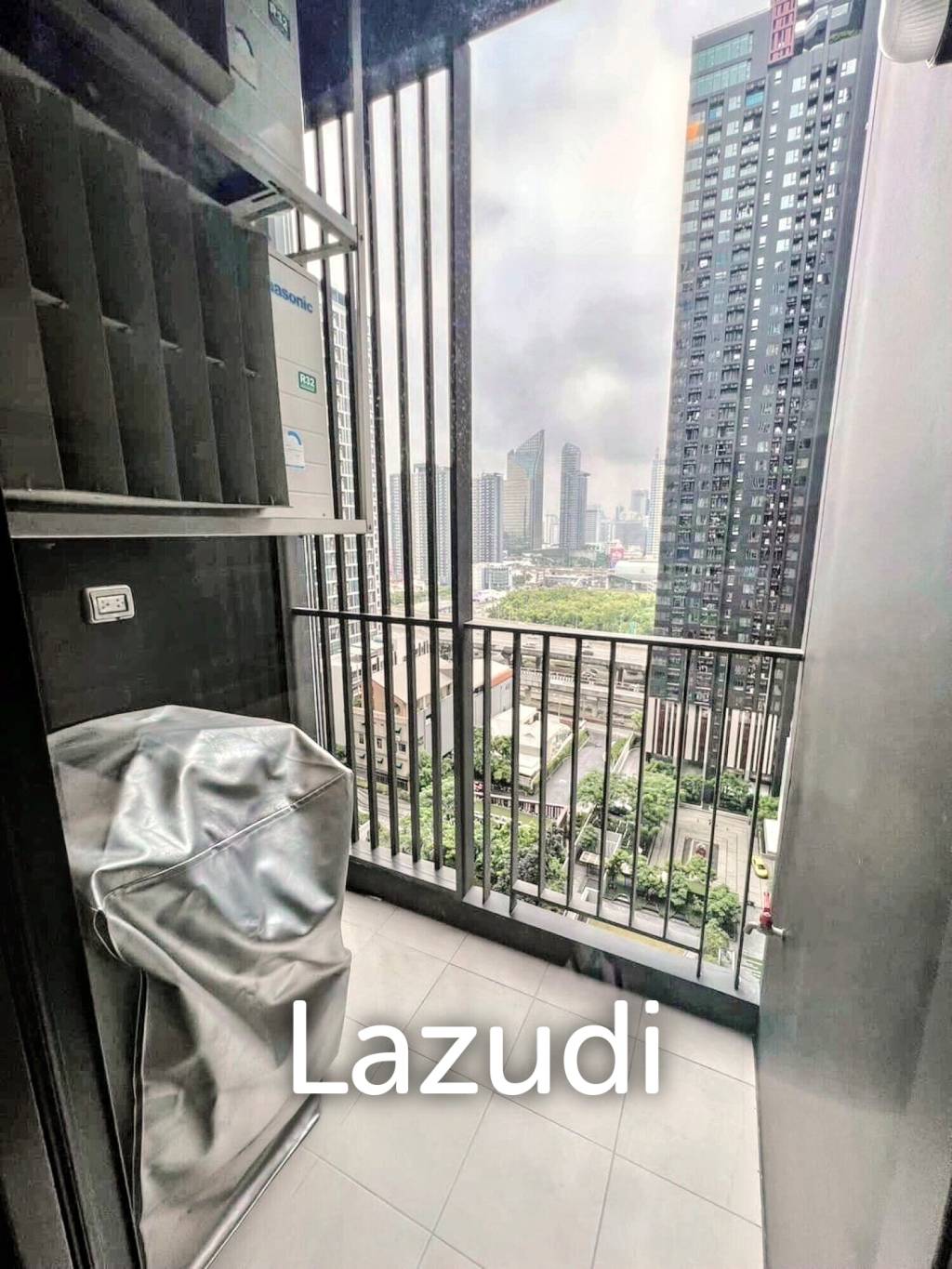 1 Bed 1 Bath 32 SQ.M LIFE Asoke - Rama 9