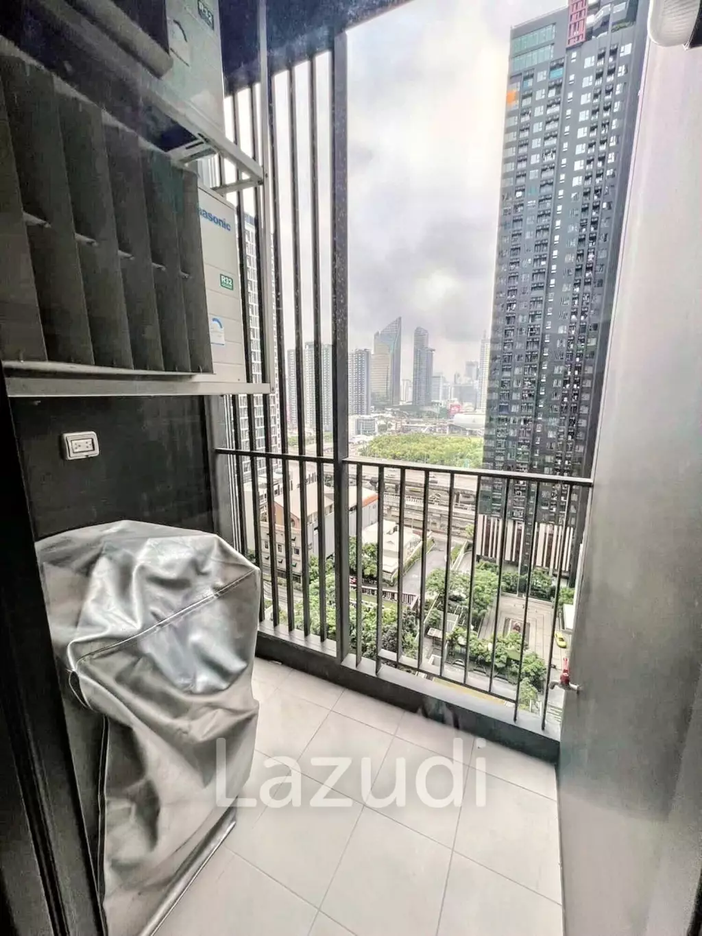 1 Bed 1 Bath 32 SQ.M LIFE Asoke - Rama 9