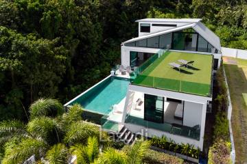 5-Bedroom Garden Pool Villa with Partial Sea View in Lamai