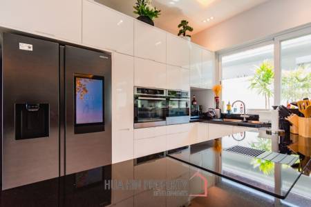PALM AVENUE VILLAS 2 : 3 bed luxury pool villa