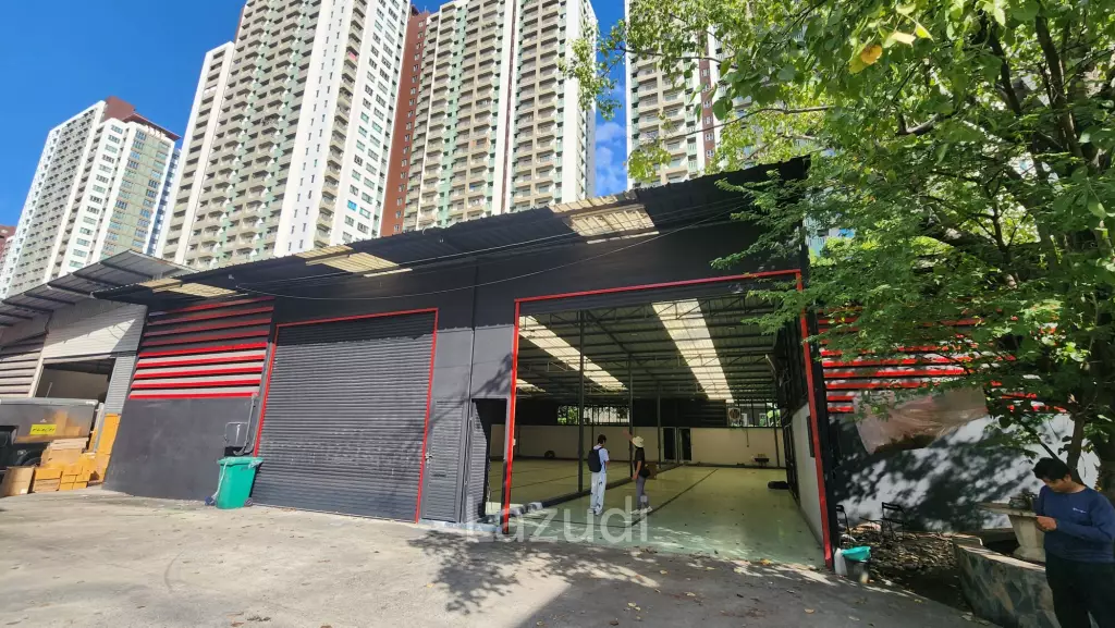 576SQM Warehouse On Huai Kwang main Rama IX Access with Parking