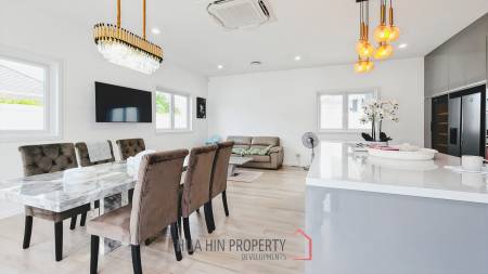 Luxurious Modern 3 Bedroom Villa with Pool in Aria Hua Hin 1