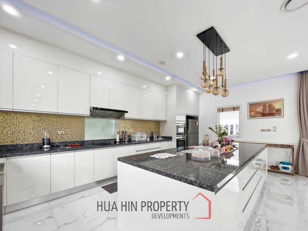 Luxurious Modern 3 Bedroom Villa with Pool in Aria Hua Hin 1