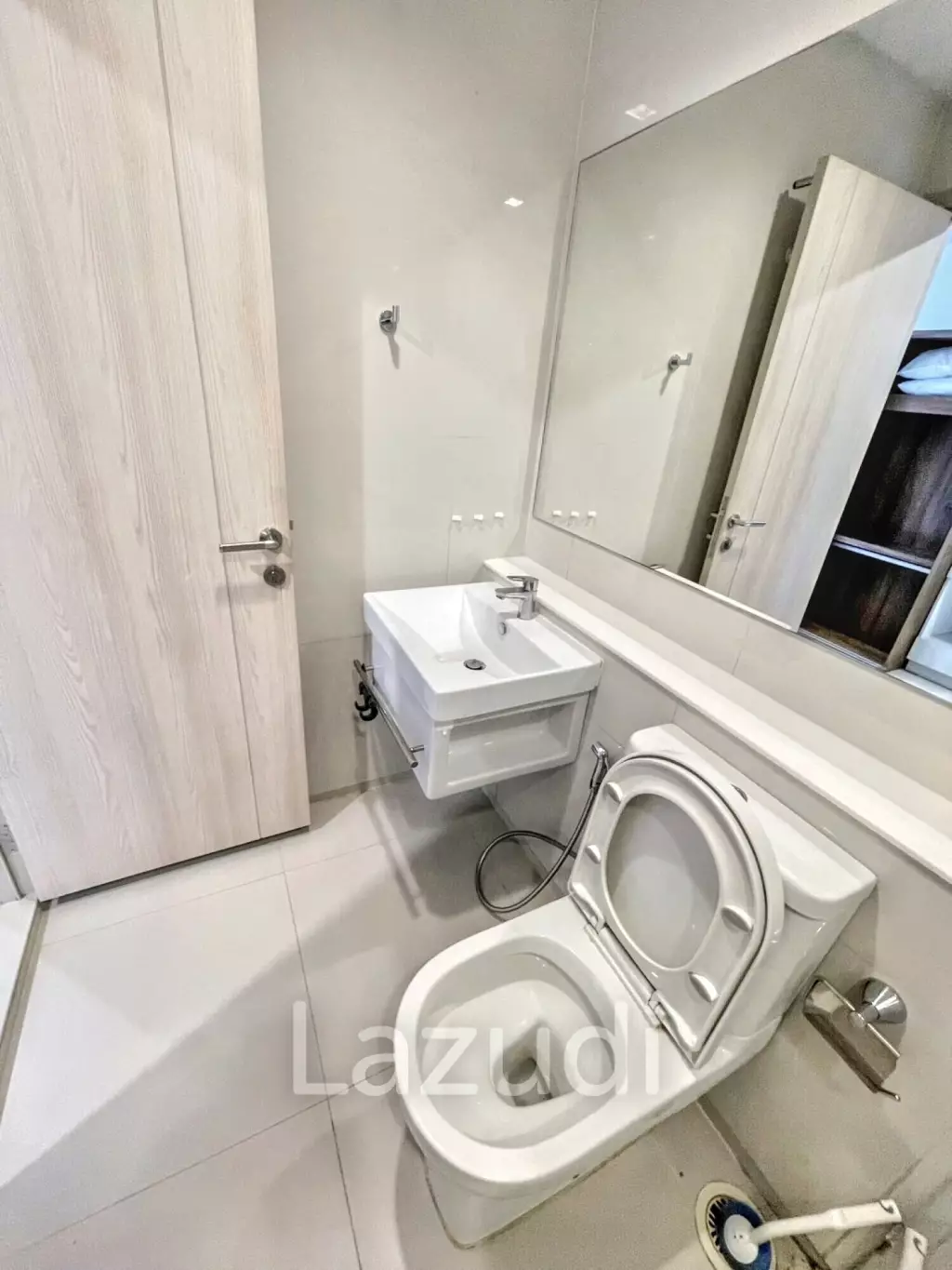 Studio 1 Bathroom 28 SQ.M Life One Wireless