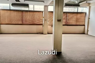 7 Bedroom 424 SQ.M Townhouse in Chan Kasem Bangkok