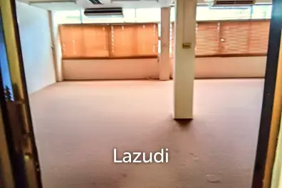 7 Bedroom 424 SQ.M Townhouse in Chan Kasem Bangkok