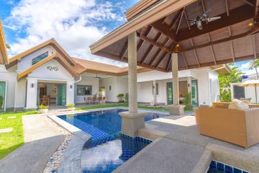 Spacious 4 Bedroom Pool Villa Near Bangtao Beach