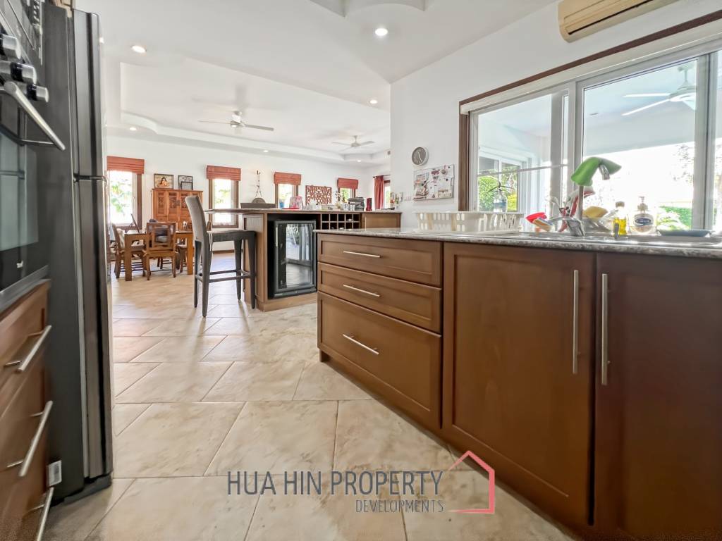 Orchid Palm Homes 3: Exquisite 3-Bed Villa with Pool