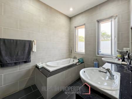 Orchid Palm Homes 3: Exquisite 3-Bed Villa with Pool