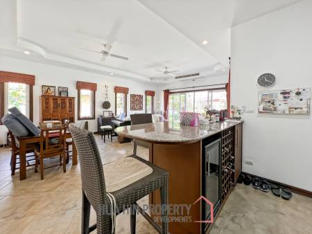 Orchid Palm Homes 3: Exquisite 3-Bed Villa with Pool
