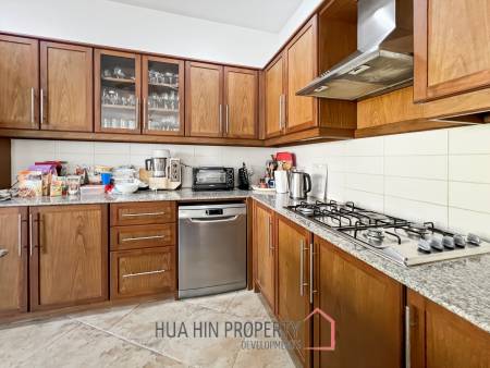 Orchid Palm Homes 3: Exquisite 3-Bed Villa with Pool