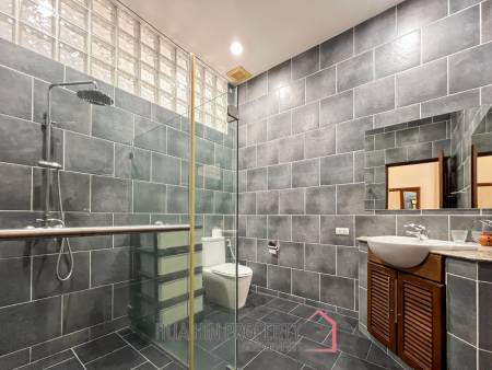 Orchid Palm Homes 3: Exquisite 3-Bed Villa with Pool
