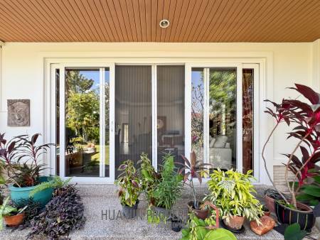 Orchid Palm Homes 3: Exquisite 3-Bed Villa with Pool