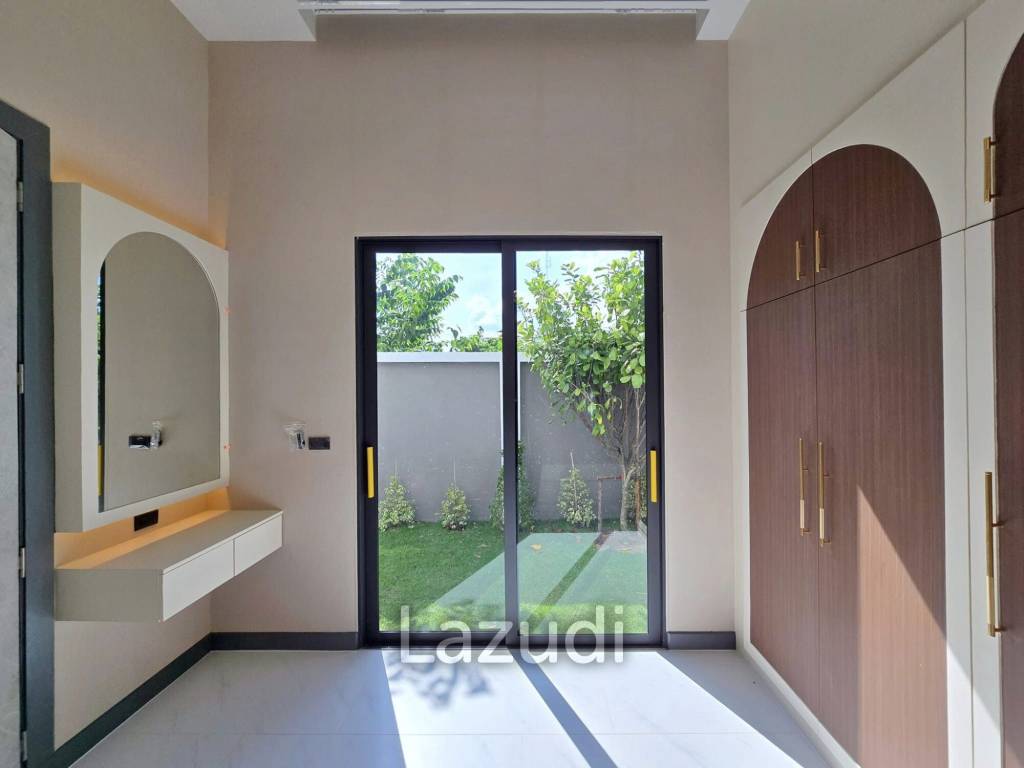 4 Beds 5 Baths 227 SQ.M. Private Pool Villa Pattaya