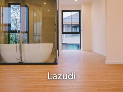 Modern 3.5-Storey Detached House in Bang Chak Bangkok