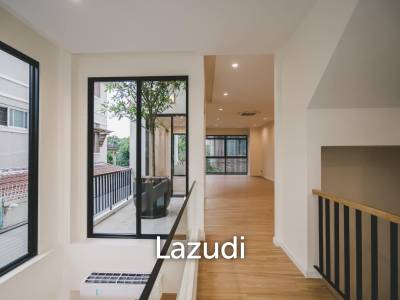 Modern 3.5-Storey Detached House in Bang Chak Bangkok