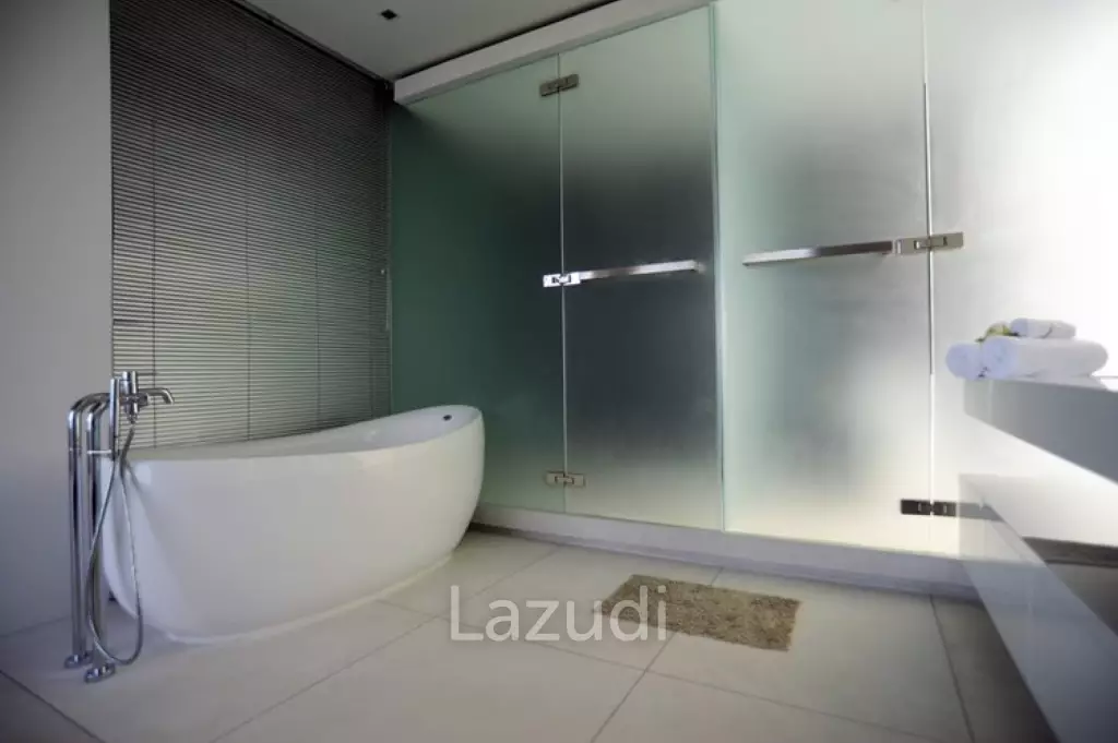 Paradise Awaits: Ultra-Luxury Villa with Ocean Views in Bang Por