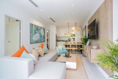 Luxurious 2-Bed Condo in Grand Kamala Falls