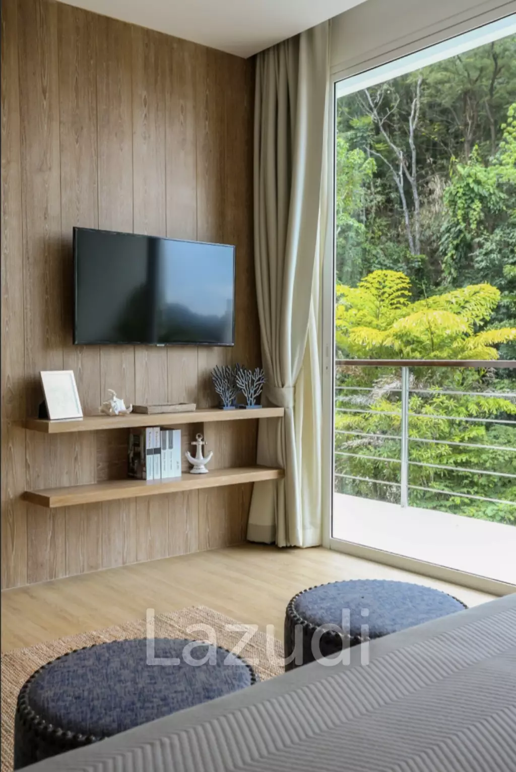 Luxurious 2-Bed Condo in Grand Kamala Falls